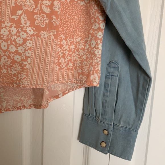 NWT Wrangler Retro Patchwork Denim Cropped Button Down Shirt - Picture 5 of 7